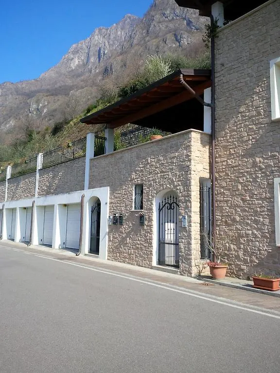 La Tana Di Sebastian Hotel Marone Affittacamere